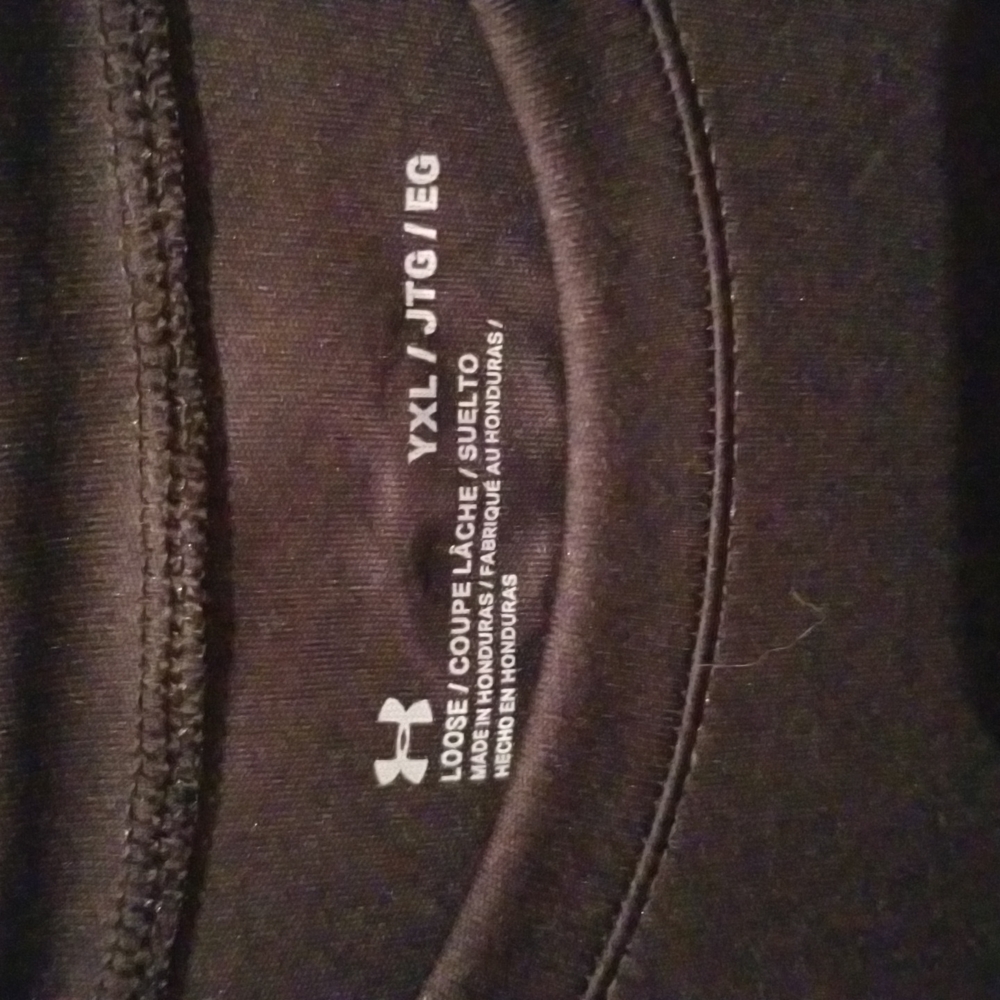 Under armour tshirt - Picture 3 of 3